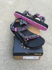 Teva Kids Original Multicolor Universal Sandal, Black Pink Size 2Y NEW
