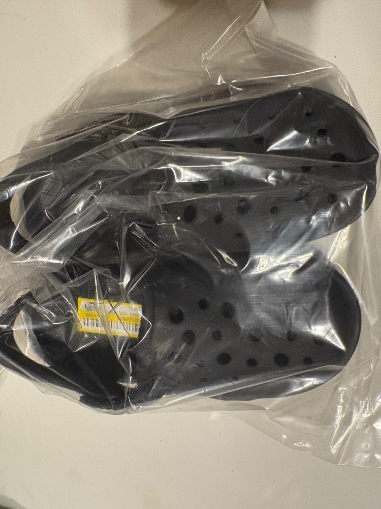 Black sandal Size 8