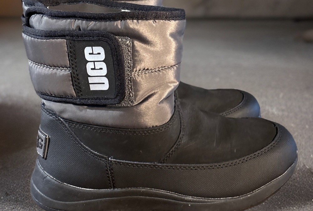 UGG KIDS TOTY WEATHER WATERPROOF BOOTS 1122371K SIZE 1 (100% AUTHENTIC) (NEW)