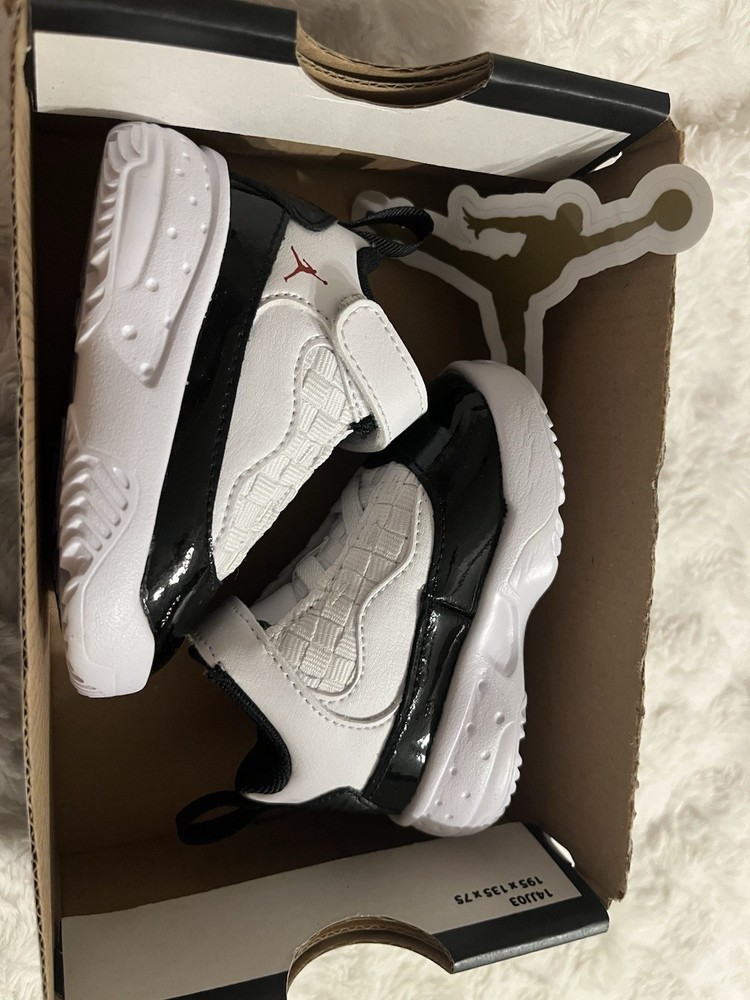 Jordan Max Aura 2 TD White/gym Red-black