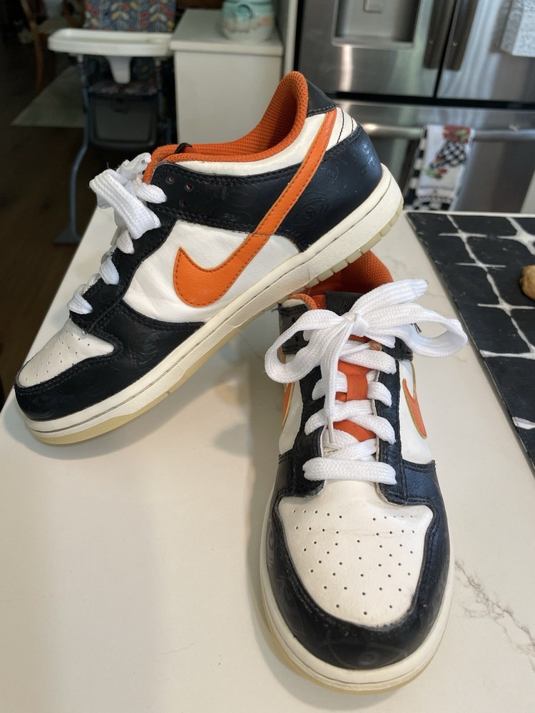Nike White Blue & Orange Leather Athletic Shoes Youth Size 3 Excellent Condition