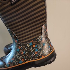 Bogs K Classic Flowers Sz 3 Pull-On Brown Floral Rubber Waterproof Mid-Calf Boot