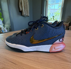 Nike Kobe 8 Kids Low Top Basketball Sneaker Blue/Gold/Pink 6Y FV3606-400