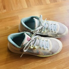 Nike kyrie flytrap athletic sneakers size 4