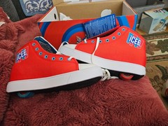 REDUCED!! New Big Kids‘ Heelys x ICEE VELOZ Sneakers with wheels SO FUN!
