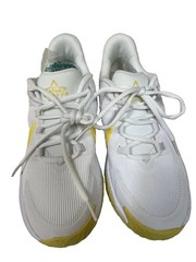 Nike Star Runner 4, Running Shoe white with vibrant yellow Swoosh Size 5Y