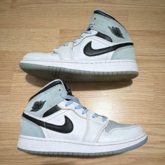 Jordan 1s size 5.5