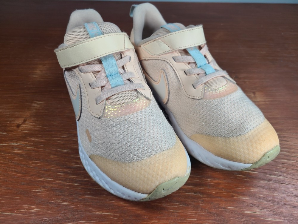 Nike Revolution 5 SE Coral Running Sneakers CZ7147-800 Kids Youth Size 1Y