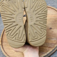 UGG Neumel II Boot Chestnut Brown Suede Kids Size 4 US Chukka Boots Lace Up