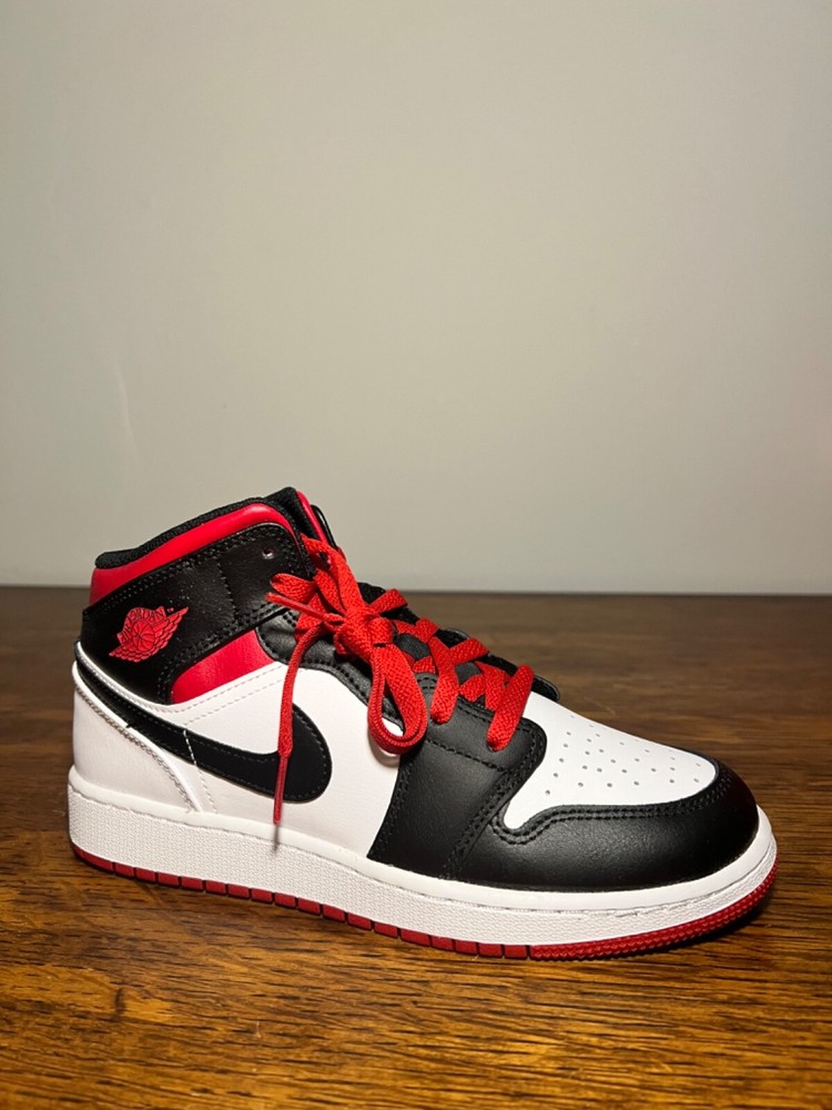 AIR JORDAN RETRO 1 MID GS SIZE 6Y STYLE # DQ8423-106