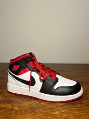 AIR JORDAN RETRO 1 MID GS SIZE 6Y STYLE # DQ8423-106