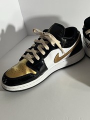 Size 6 Youth GS) – Jordan 1 SE Low Gold Toe