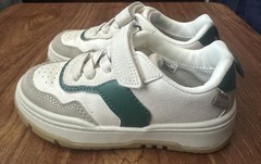 OshKosh B’gosh Unisex Kids Sneakers White Green Gray Size 8 Logo Strap Comfort