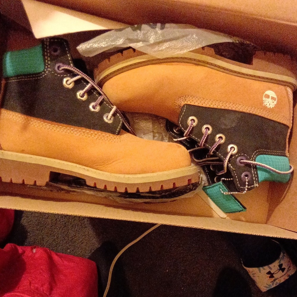 Timberland Premium 6″ Waterproof Boot Kids US 13 Wheat/Blue Nubuck TB0A2MY1231