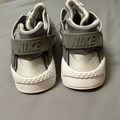 Size 6 (GS) – Nike Huarache Run * No Laces*