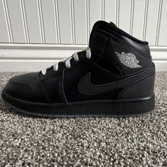 Jordan Air Jordan 1 Mid BG Black/White/Wolf Grey Kids 4.5Y HV5180-010