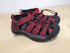Keen Little Kids Newport H2 Red Black Gray Outdoors Hybrid Sandals US Size 2