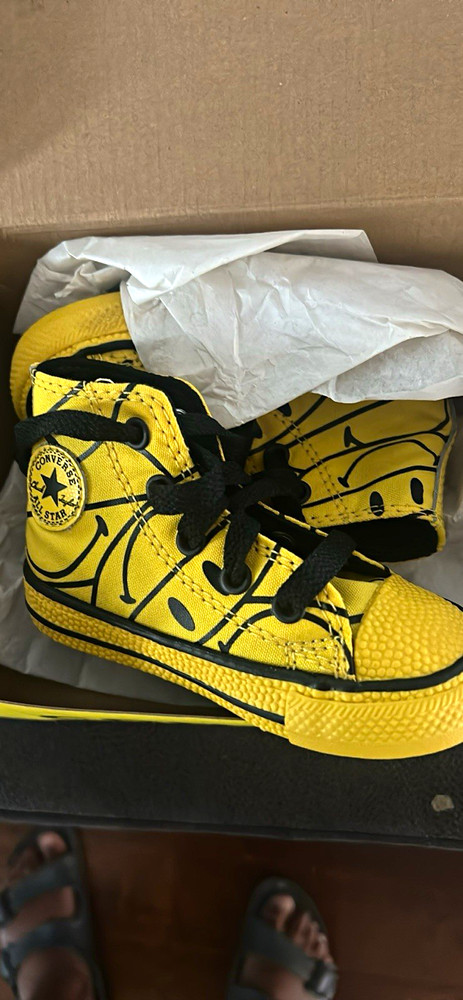 Converse Chuck Taylor All Star Smiley High Top Sneaker Kids 5