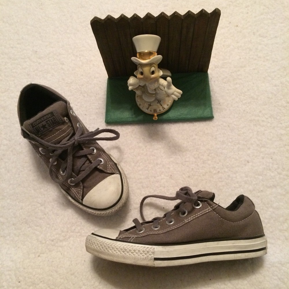 Junior Converse LOW Gray Canvas Athletic Shoes Size 2 / 33.5 Minimal wear