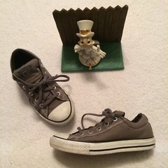 Junior Converse LOW Gray Canvas Athletic Shoes Size 2 / 33.5 Minimal wear