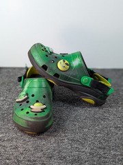 Crocs Ron English Area 54 All Terrain Green Galaxy Clog Kids Size J6 208137-0N4