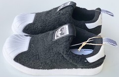 Adidas Superstar 360 C Black Teddy Bear Fur Kid’s Size 2.5 Athletic Shoes Q46315