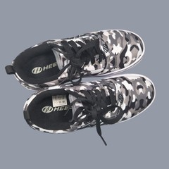 Heelys Wheeled Shoes Youth Size 4 Pro 20 Prints Grey Camo with Tool & Heel Plugs