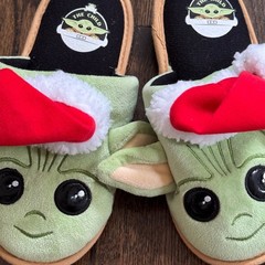 Star Wars Grogu Baby Yoda Kids XL 2-3 Plush Slippers Santa Hat Holiday NWOT