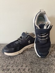 On Running Kids Cloud Play Sneakers Size 2.5Y Navy/White