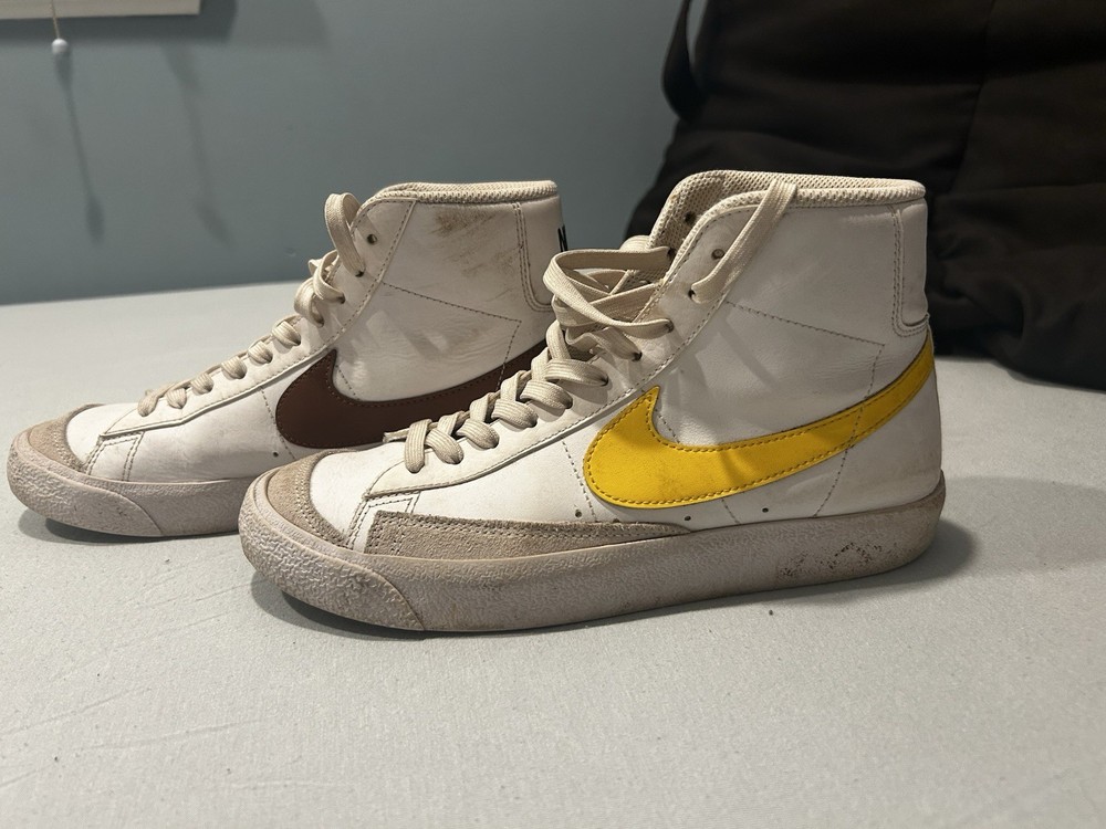 Nike Blazer Mid ’77 Yellow/Brown Swoosh Leather Sneaker Unisex Size 7Y