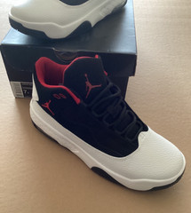 Jordan Max Aura 2 (GS) 7Y excellent condition