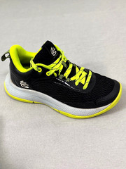 Under Armour Curry 7 Black/green Size 3.5 youth