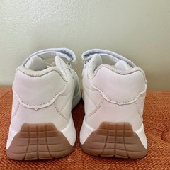 NWOT Kids White Sneakers Hook and Loop Strap Gum Sole Low Top Shoes Unisex