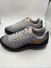 NIKE AIR MAX Youth Invigor Grade School Running Shoes. Size 6.5 Youth.
