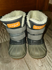 Cat & Jack Faux Fur Lined Hook & Loop Snow Boots Gray/Black/Tan Unisex 6