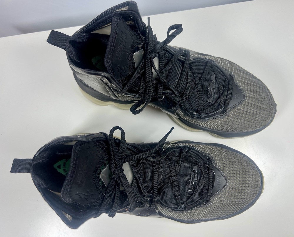 Nike LeBron 19 ‚Black Green Glow‘ Sneakers Kid’s Size 10