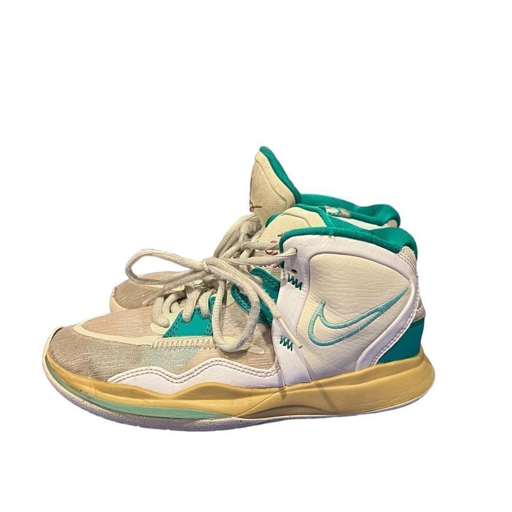 Nike Kyrie and Sue Bird  Infinity Golden Tribute sneakers youth size 4