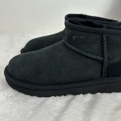 UGG Kids Classic Ultra Mini Boots Black Size 1 Everyday Essential 1130750K