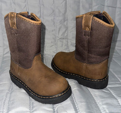 size 8.5m – Rocky boot kids pull on/zip Dark Brown