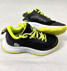 Under Armour Curry 7 Black/green Size 3.5 youth