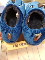 KIDS TOTE SHARK SLIPPERS NEW