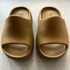 Designer Adidas Yeezy Ochre Brown Rubber Slides Kids Toddler Sz. 8 Athletic Shoe