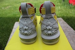 NIKE LeBron XVI Bright Citron/Light Bone Basketball Shoes PO/Great Cond Sz 8Men