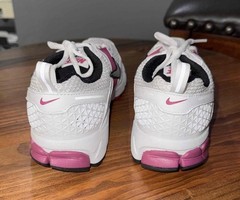 Nike Kid’s SZ 5Y White/Pink/Black Low Top Lace-Up Mesh Athletic Sneakers Vomero