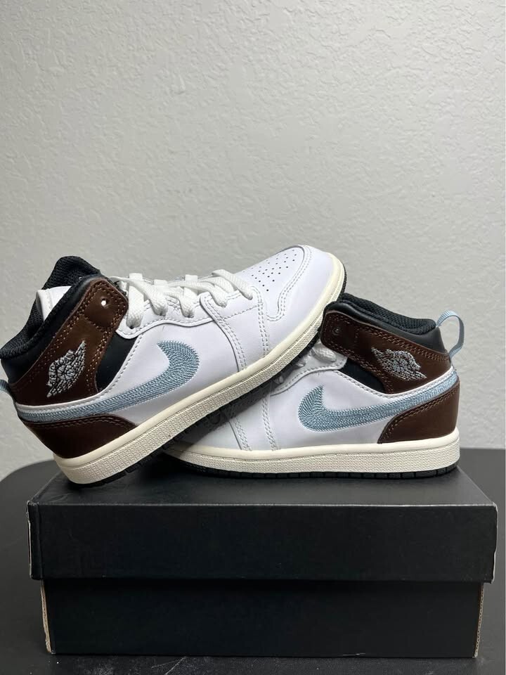 NIKE Preschool Jordan 1 Mid SE White/Blue Grey-Black-Sail PS – Size 13c