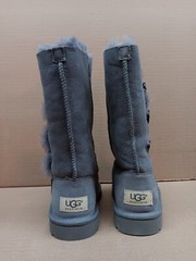 Ugg K Bailey Button Triplet little kid’s style-1962k, Grey, Sz 1