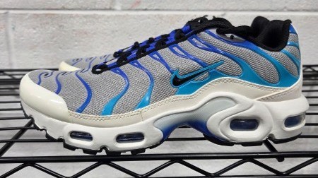 Grade School Nike Air Max Plus Lt Smoke Grey/Black (CD0609 019) – 6.5
