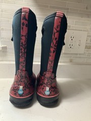 Bogs Classic – Skulls Sz 1 Waterproof Winter Insulated -30F Pull On Boots NICE!