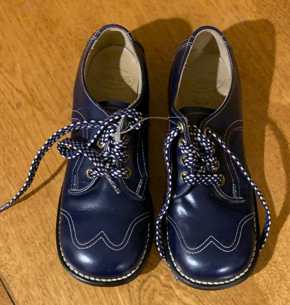 Child Life Shoes Collectable. Navy Blue No size. Shoe length 8.5″
