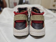 Size 5.5 (GS) – Nike Huarache Run Low Dark Smoke Grey University Red